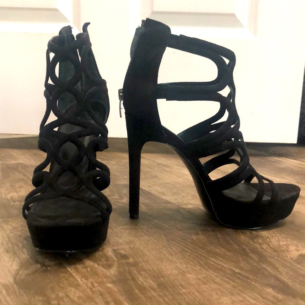 Never worn Guess heels